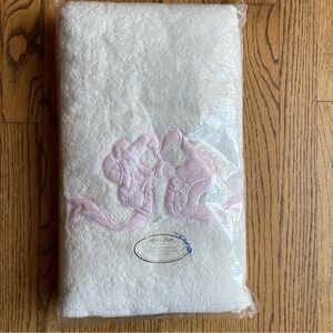 ABOUCHAR After Bath Embroidered Rose Floral 2pc Bath Towel Set White and Pink